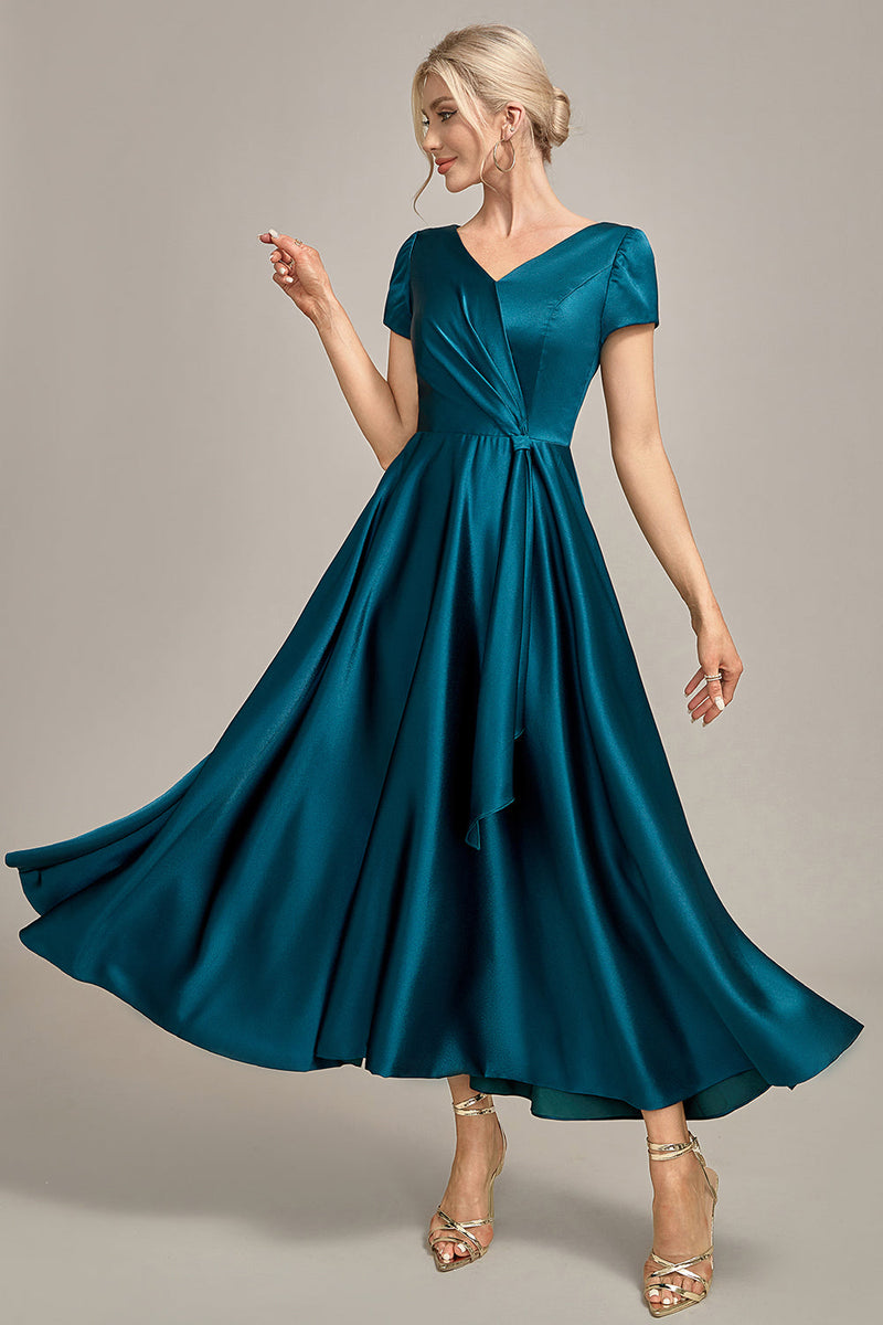 Laden Sie das Bild in den Galerie-Viewer, Pfauengrünes Satin-Kleid mit V-Ausschnitt und A-Linie, plissiertes Mutter-der-Braut-Kleid