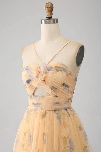 Gelbes A-Linien-Neckholder-Kleid aus plissiertem Tüll mit Stickerei