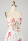 Elfenbeinfarbenes Blumenbesticktes langes Korsett-Ballkleid mit Schlitz