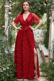 Rotes langes Brautjungfernkleid mit Linien-V-Ausschnitt und Stickerei