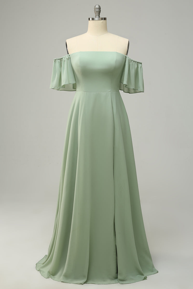 Laden Sie das Bild in den Galerie-Viewer, A Line Schulterfreies Grünes Langes Brautjungfernkleid mit Rüschen