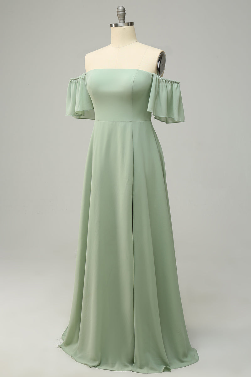 Laden Sie das Bild in den Galerie-Viewer, A Line Schulterfreies Grünes Langes Brautjungfernkleid mit Rüschen