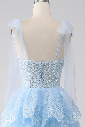 Hellblaues herzförmiges Kleid mit Fliege und gestuftem Tüll-Pailletten-Ballkleid mit Applikationen