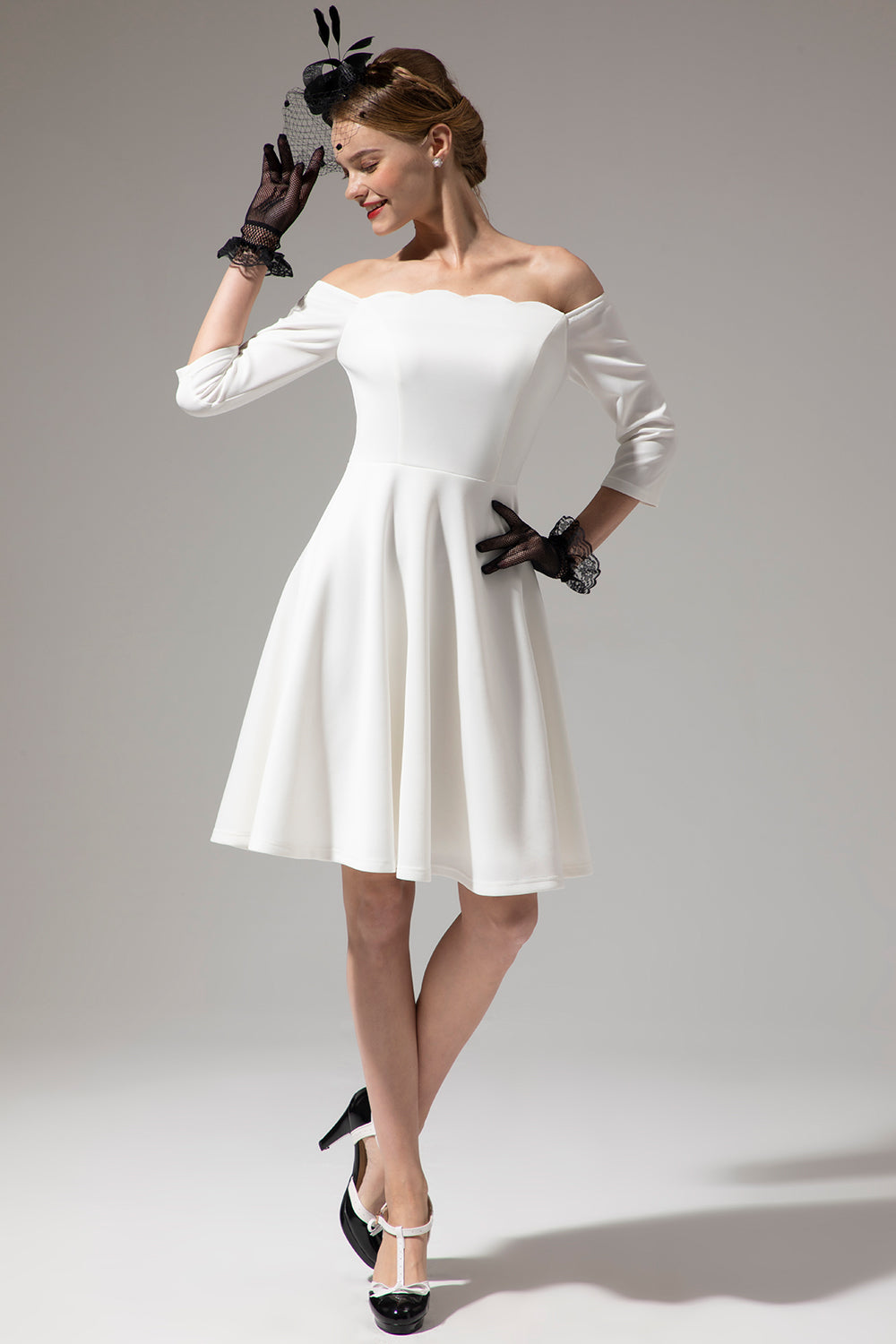 Schulterfreies weißes Midi-Kleid