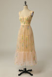A Linie langes champagnerfarbenes Ballkleid mit Stickere