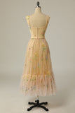 A Linie langes champagnerfarbenes Ballkleid mit Stickere