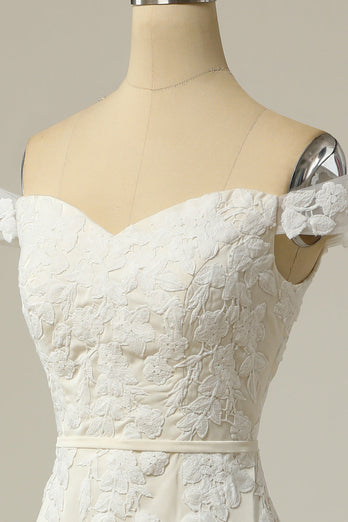 Meerjungfrau aus weißem Hochzeitskleid mit Applikation und Schultern